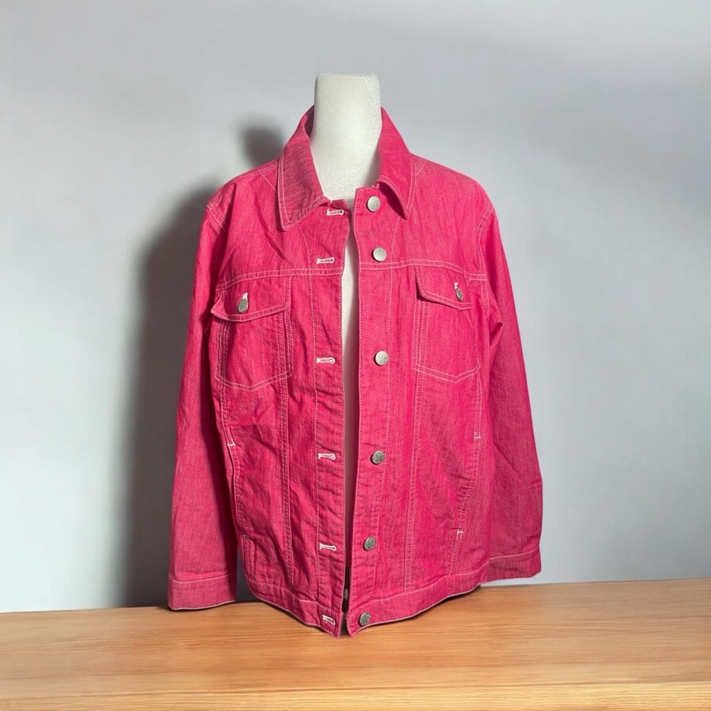 Size M Denim & Company d&c strawberry red/pink denim collar buttons and pockets